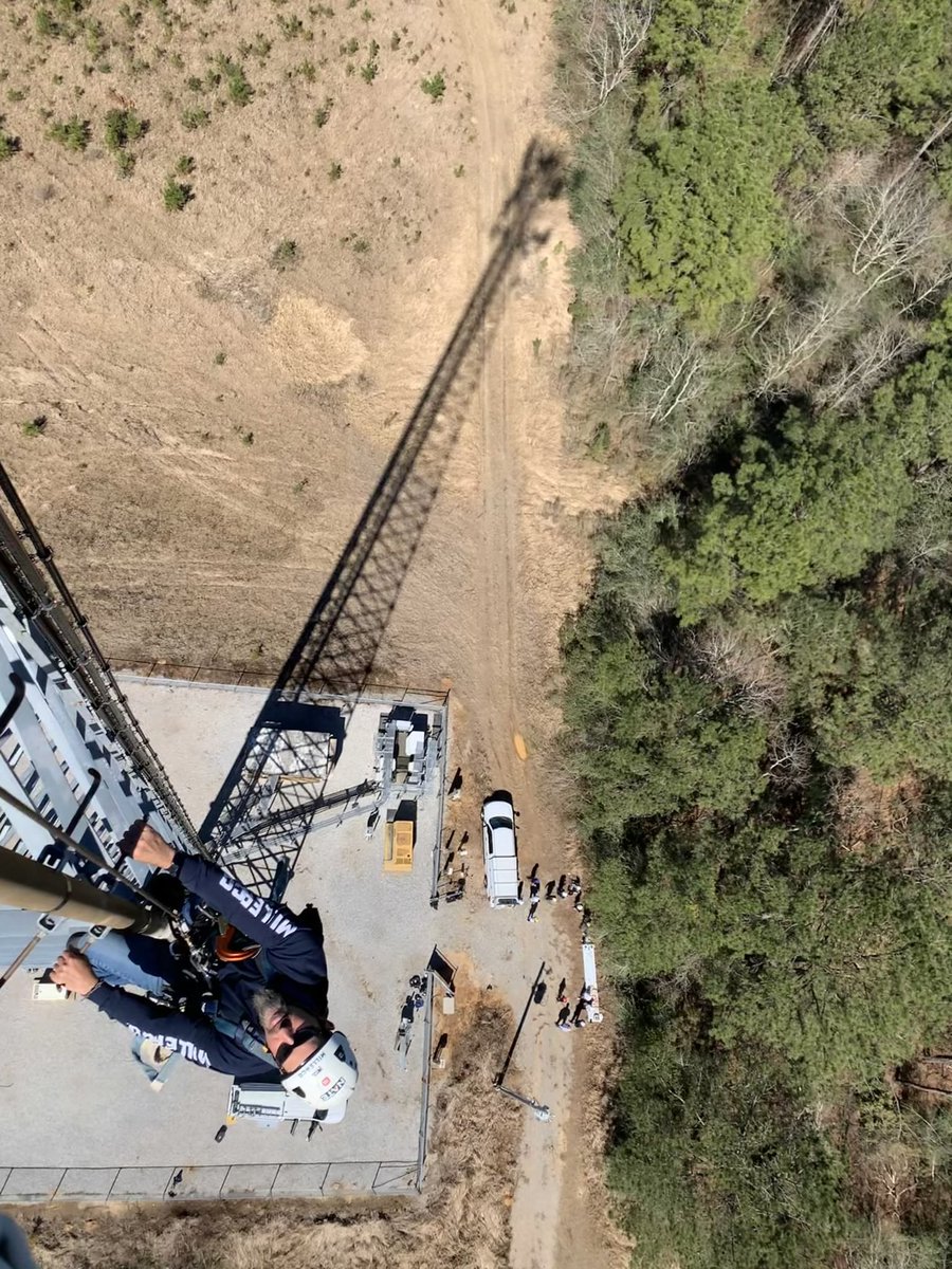 BrendanCarrFCC's tweet photo. Tower crews like this @MillerCo_Inc &amp; SBA team are doing the tough work needed to build 5G and high-speed connections across the country. 💪 #CarrTrip https://t.co/SIG5lmRmtO