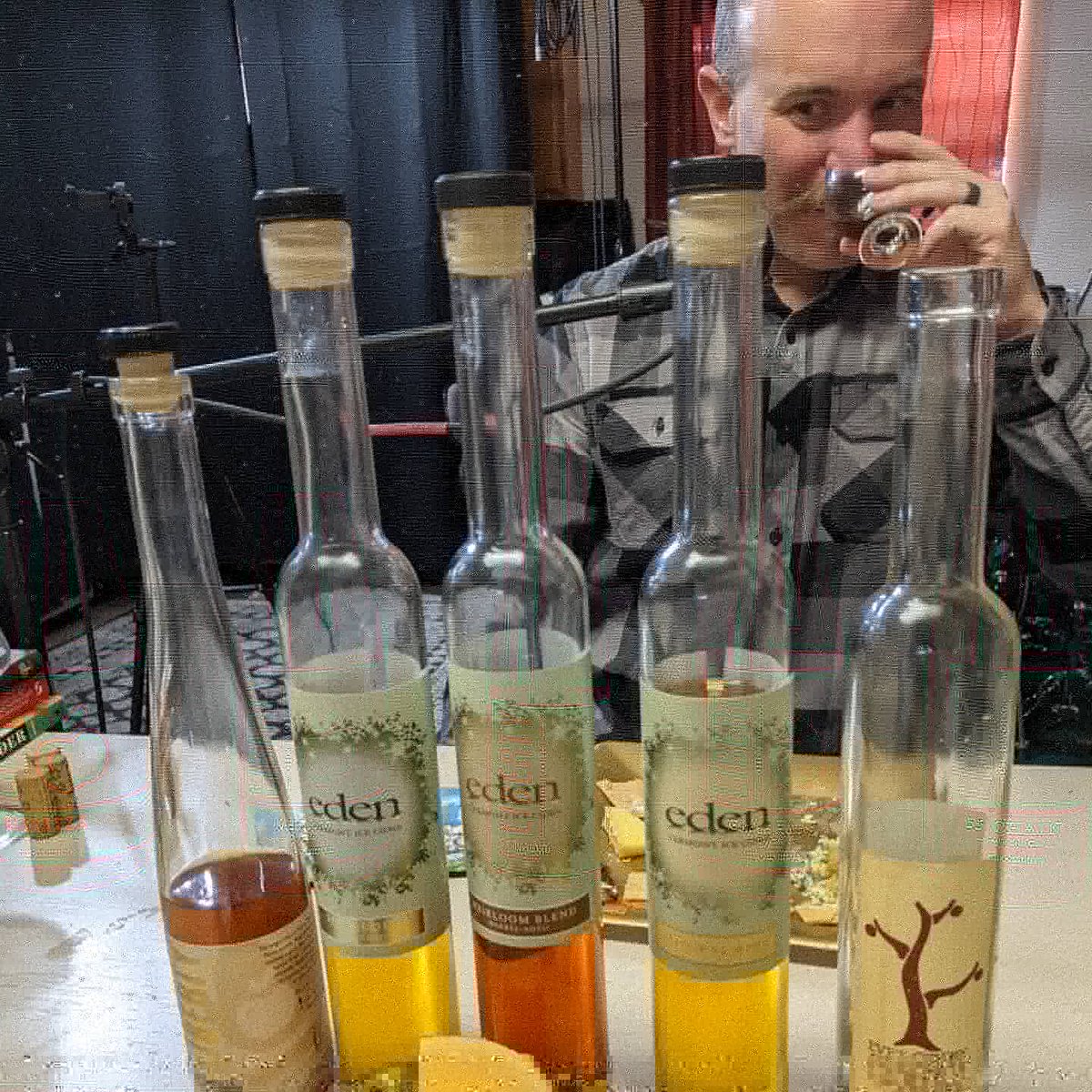 ibantikbev's tweet photo. A tasty new podcast episode with us &amp; @TheTastemasters - 

Ep. 63 - A Song of Ice &amp; Ciders 

Chief Cider Curator @HardCiderReview &amp; @elisabethos talk ice Ciders, dessert Cider &amp; pommeaus!
🎙️
Listen here:
https://t.co/SNKLGMhHKi https://t.co/BJXoiPomgz