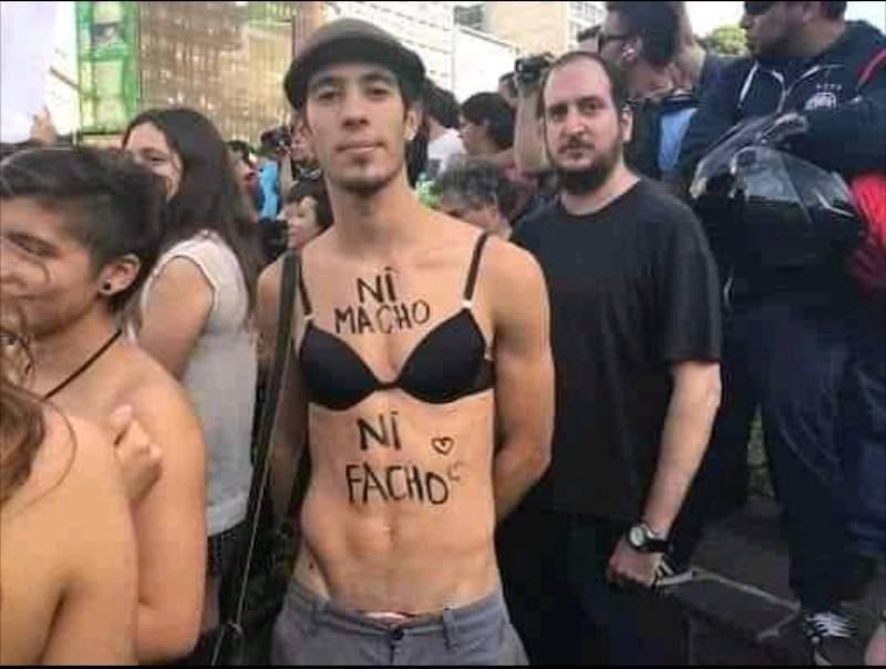virgineke's tweet photo. Que deje los porros que ya tiene las neuronas fritas 🤣🤣🤣 https://t.co/mOYPzDIHwU