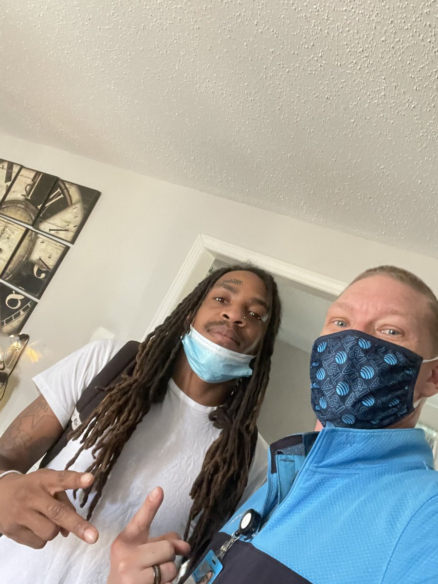 RobBens21656504's tweet photo. Saving the customer from the competition!
##LifeisbetterwithAT&amp;T #DelivertheDifference https://t.co/RlVYxV1stU