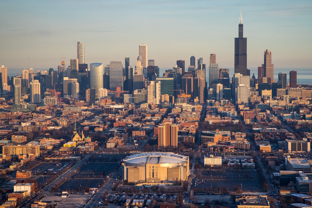 NHLBlackhawks's tweet photo. Sweet Home @Chicago ❤️

Happy 184th birthday to the city we call home! https://t.co/C16MLUmURn