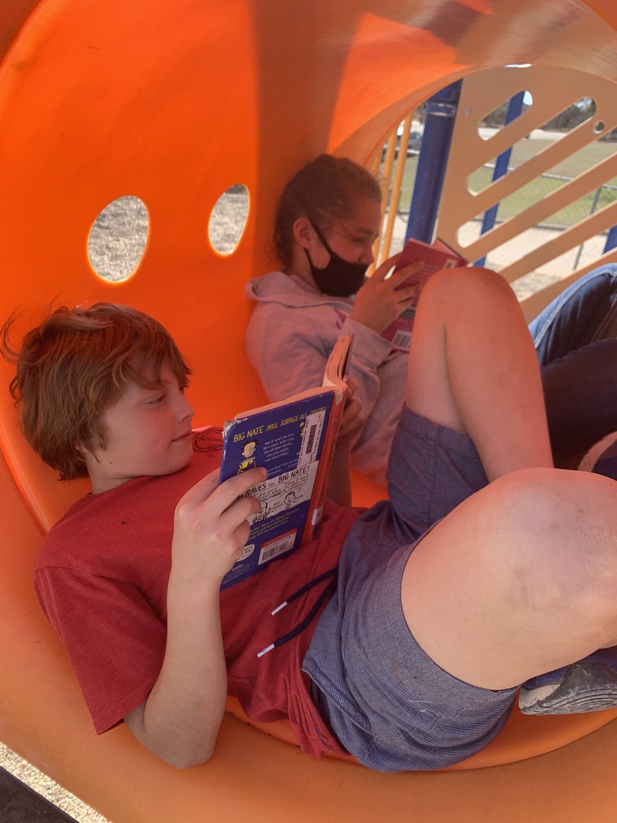 kgraham3rd's tweet photo. When it’s a beautiful day we take read to self outside! #MaximizeTodayKWE https://t.co/Jn99ZoYCtW