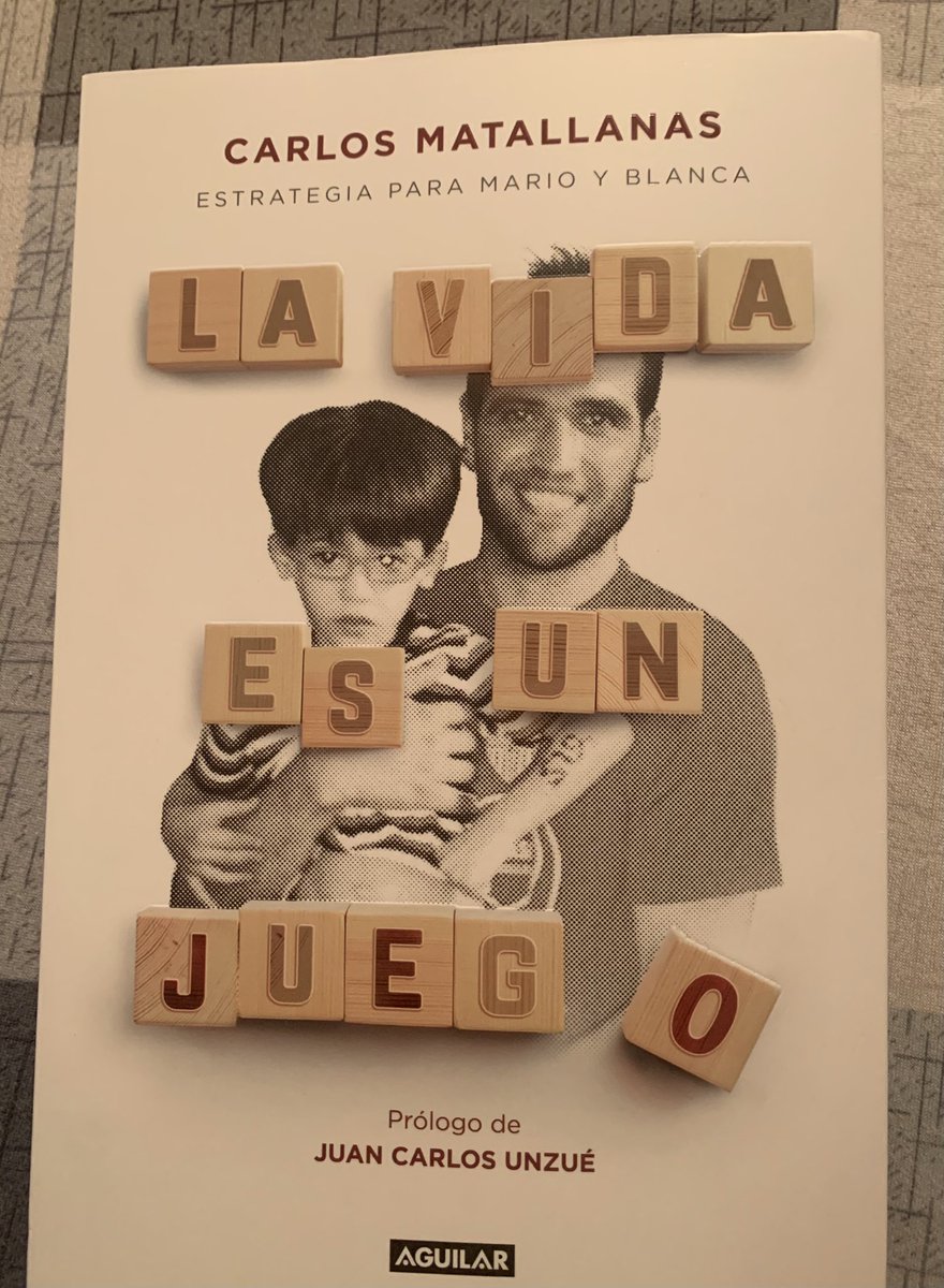 Nati13fp's tweet photo. 'La vida es un juego' de @CMatallanas15 es una maravilla para los que amamos el fútbol pero, sobre todo, para los que amamos vivir. En la vida, yo quiero ser central. "La vida es un juego. Pero hay que jugarlo en serio" https://t.co/MYH2QR9VYj