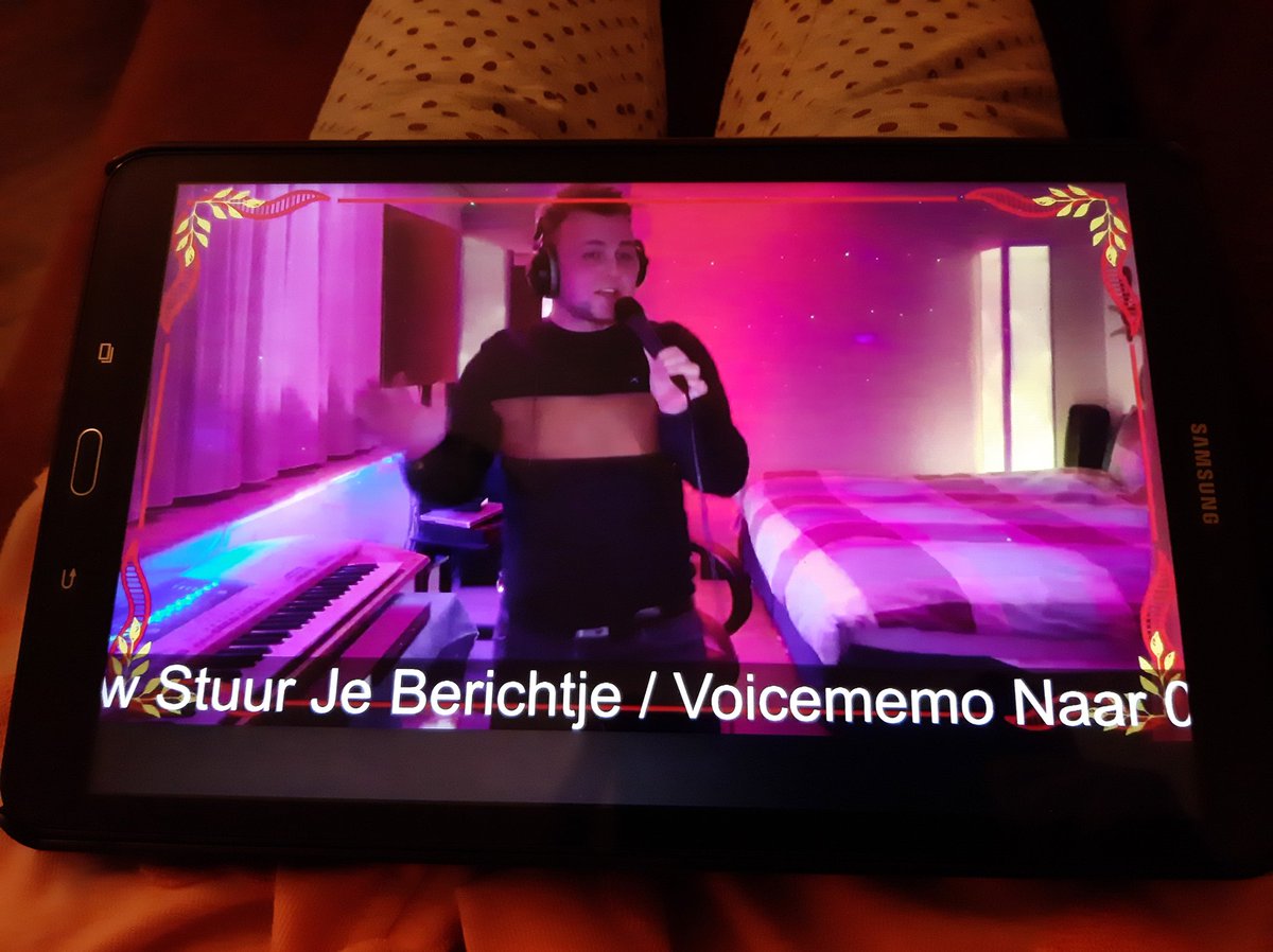 Zanger Gino Graus live op Facebook. Gezellig!