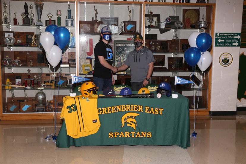 JordanMize2's tweet photo. Beyond excited and fortunate to say that I will be attending Glenville State College and playing for the Pioneers! All my thanks to those who have supported me on this journey, and a huge thank you to my coaches @CoachCorymann @wv_pbr @JMullins85 and especially my parents! https://t.co/yCH2nILvzM