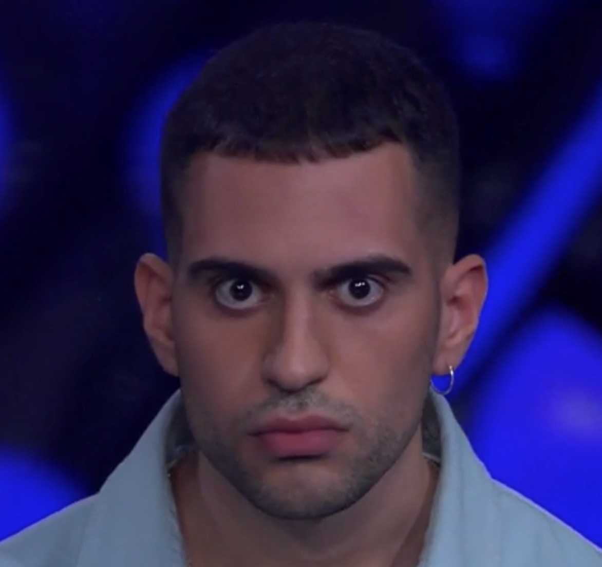 alessia7_'s tweet photo. Quando sono le 21:30 ma stanno ancora al 4 cantante 
#Sanremo2021 https://t.co/f5luNy4l8a