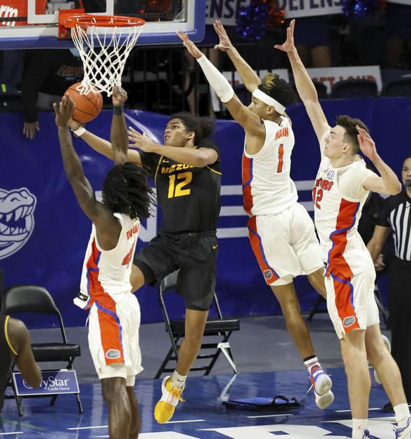 MonroeNOWonline's tweet photo. Dru Smith brings cape with game-winning layup in road win https://t.co/zIHF3WmQ1U https://t.co/XN12knKFCD