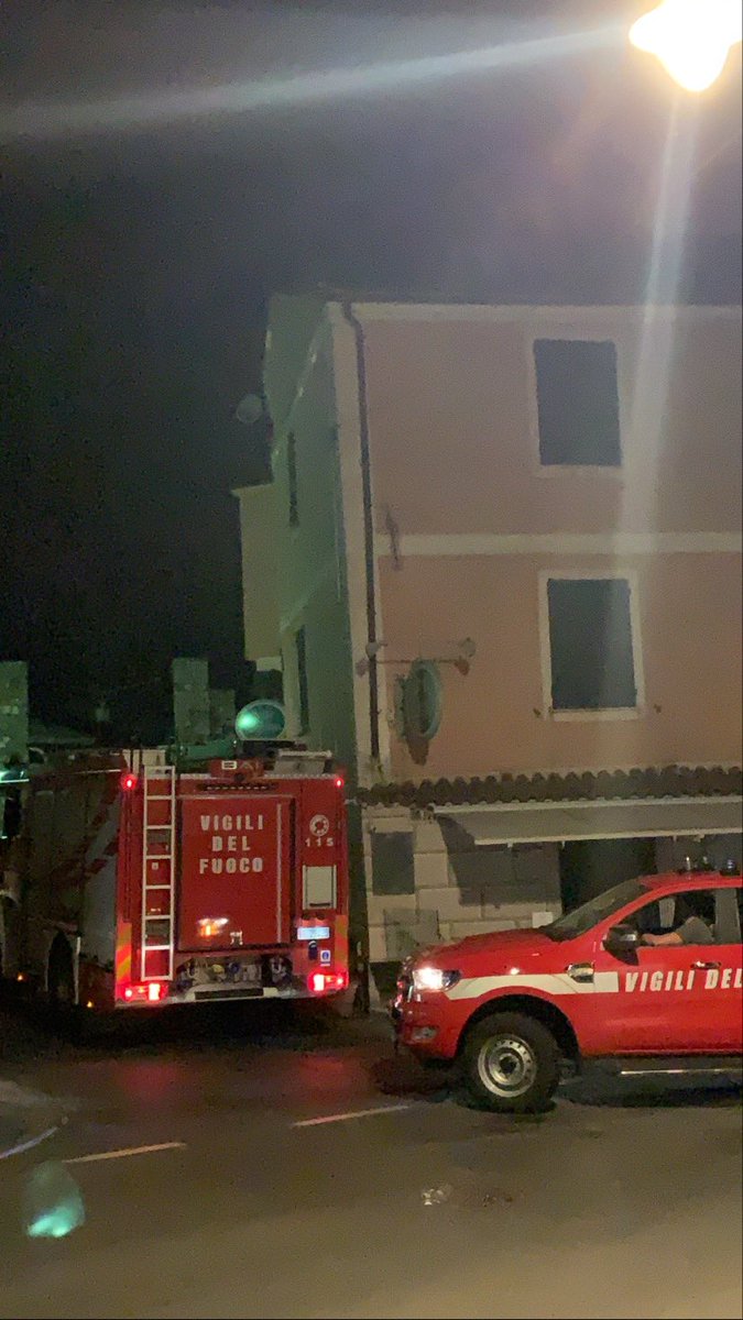 mariavittoriq's tweet photo. Un ringraziamento speciale alle forze dell’ordine che fanno sempre e comunque il loro lavoro #savethechildren #santa2020  lo giuro non hanno salvato un gatto questa volta #solocosevere https://t.co/l3KOd6A7wk