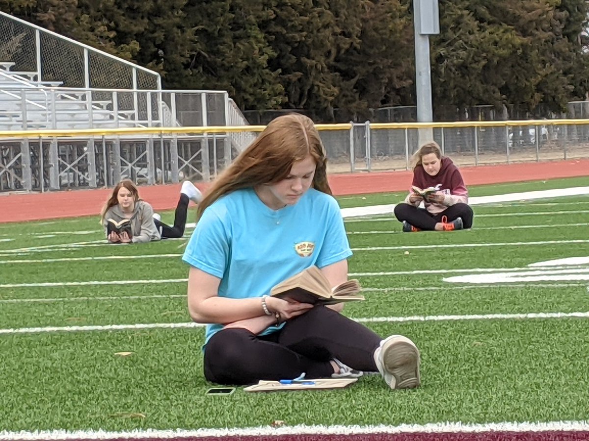 AmberNeighbor's tweet photo. When the sun shines, we read outside! Got to enjoy it while we can. #BHSLearn #BHSNeighbor #Springweather https://t.co/82KcRLjrWq