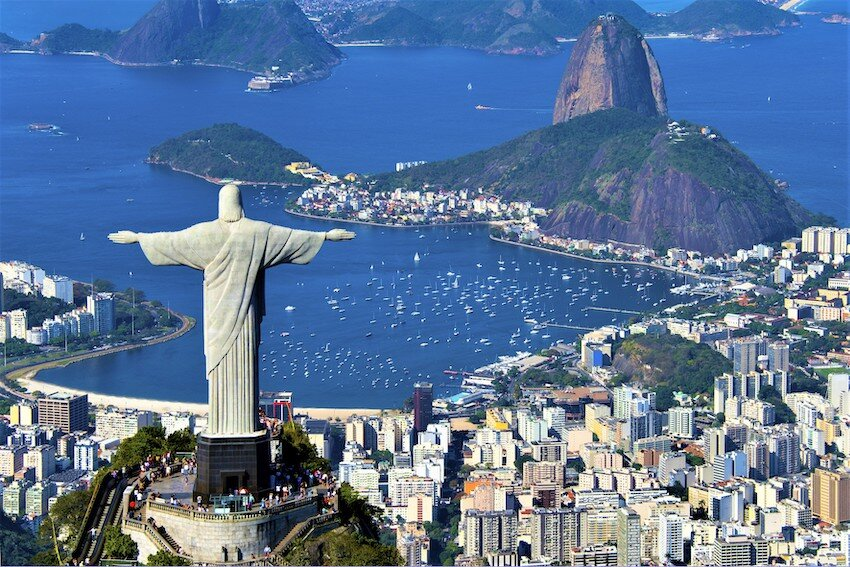 up_adventures's tweet photo. Can you name this world wonder? 🌎

Check out our blogs to find out the history behind this famous statue!

#upandawayadventures #brazil #brazilianhistory #virtuallearning #virtualtravel #giftidea #subscriptionbox #familyfun #weekendactivities #covidactivities https://t.co/e8SfarovfW