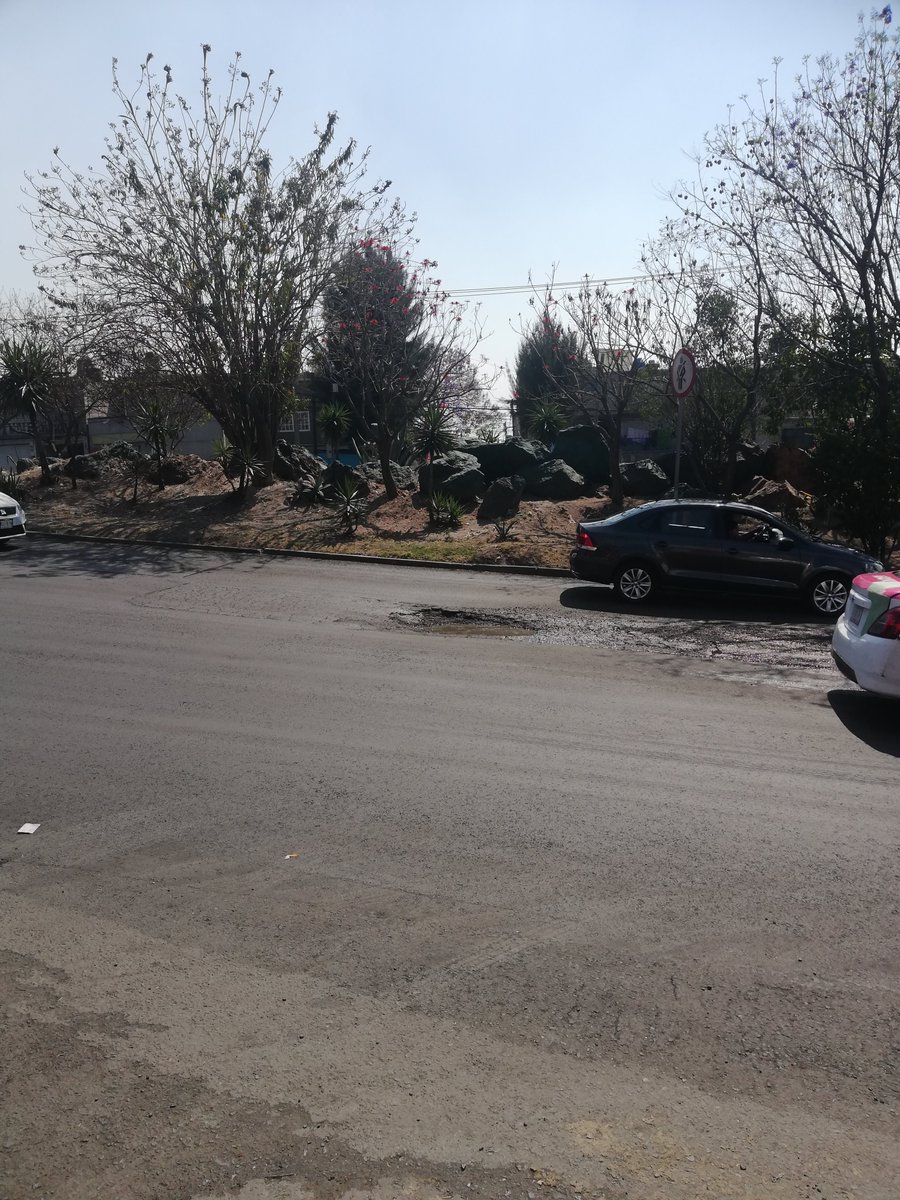 sabinacortes's tweet photo. Bache sumamente grande causando accidentes, ayuda para reportar @Alc_Iztapalapa @AlcIZTeAtiende @PZacatepec  Calle Cerro de la Estrella esq. Eje 5 Sur, Col Paraje Zacatepec https://t.co/3saZCpvNMn