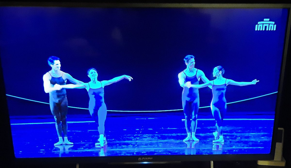 Staande ovatie hier! 👏👏👏👏Genoten! Dank! <a href="/DutchNatBallet/">Het Nationale Ballet</a> #hansvanmanen