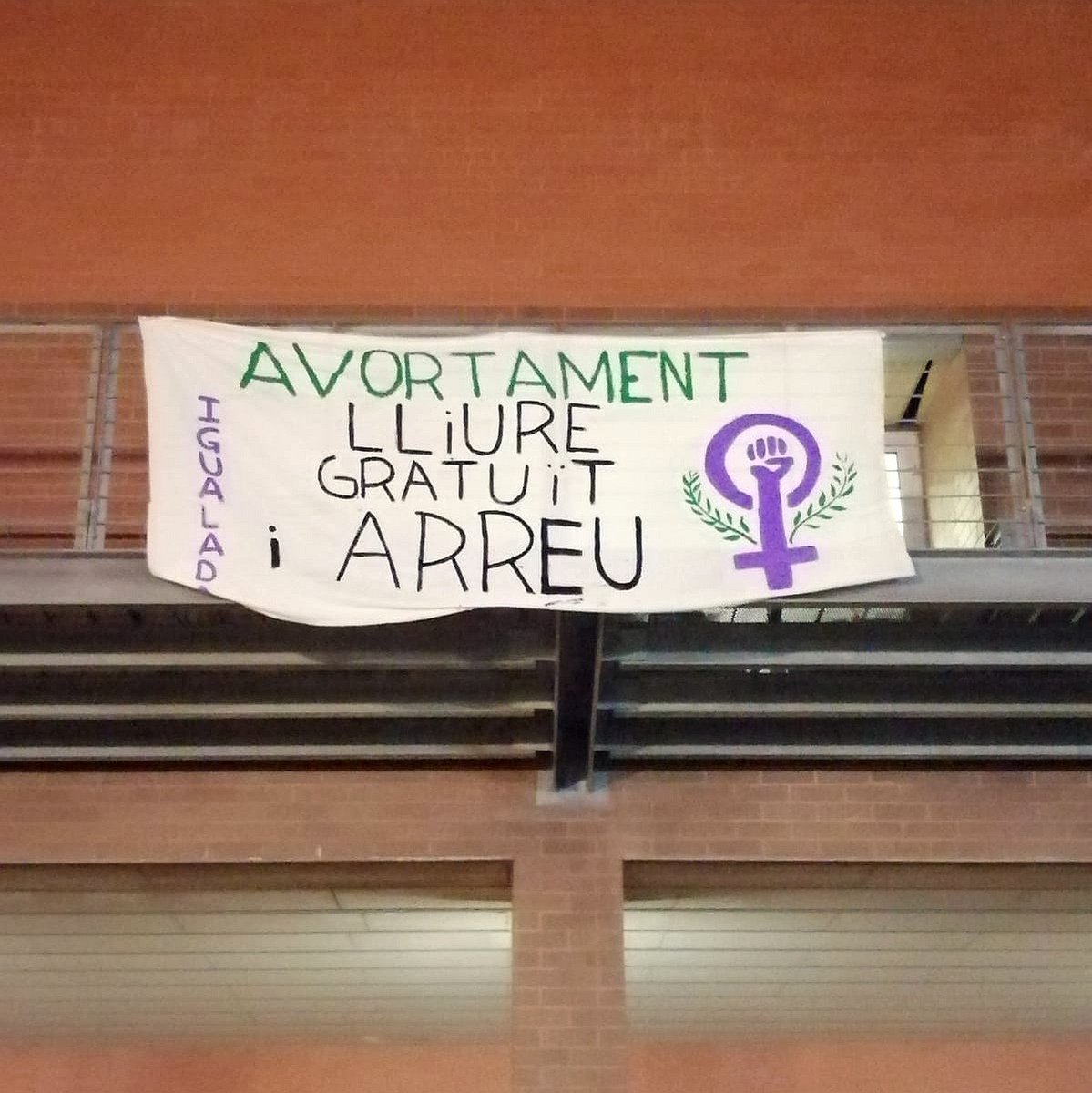 ✊♀️ Pel dret a l'avortament amb totes les garanties 📣📣📣. 
📍 Hospital d'Igualada amb <a href="/traca_igualada/">Traca</a>
#4M <a href="/dretpropicos/">Dret al propi cos</a>
#AvortemAlTerritori #AvortamentLliureiSegur  #AvortamentLliureiGratuït