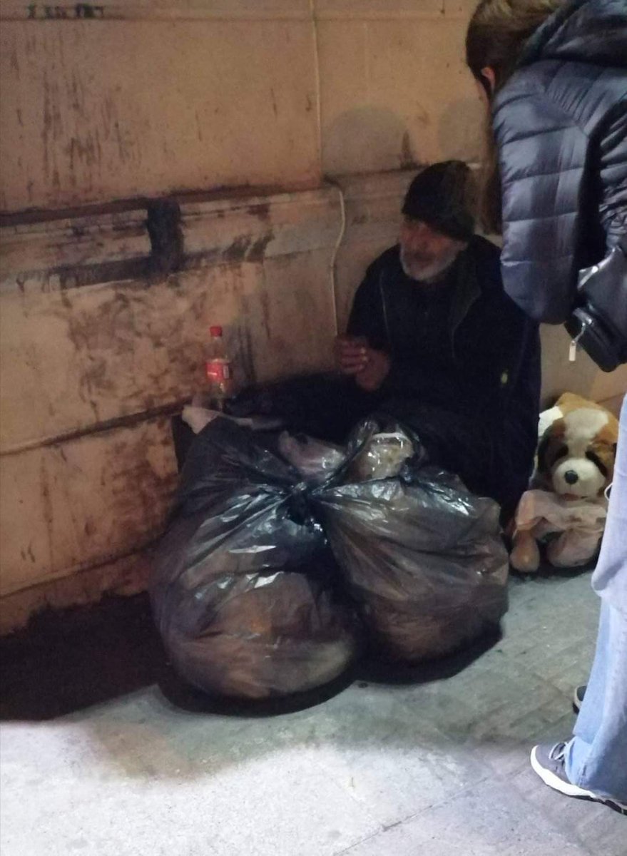 Lənkəran sakini, 1973cu il təvəllüdlü. Dediyinə görə tikinti zamanı bədbəxt hadisədən beli pis xəsarət alıb və müalicə olunmağa imkanı yoxdur deyə əlil kimi qalıb. Müxtəlif zibil paketləri və s. satmaqla dediyinə görə iki övladını dolandırır, hansılar ki bacısının