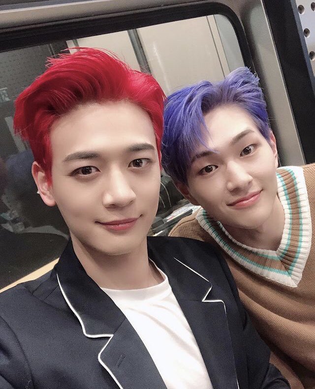 shineeworld1218's tweet photo. 2人ともすごい髪色☺️ https://t.co/1E2CT3IiMI