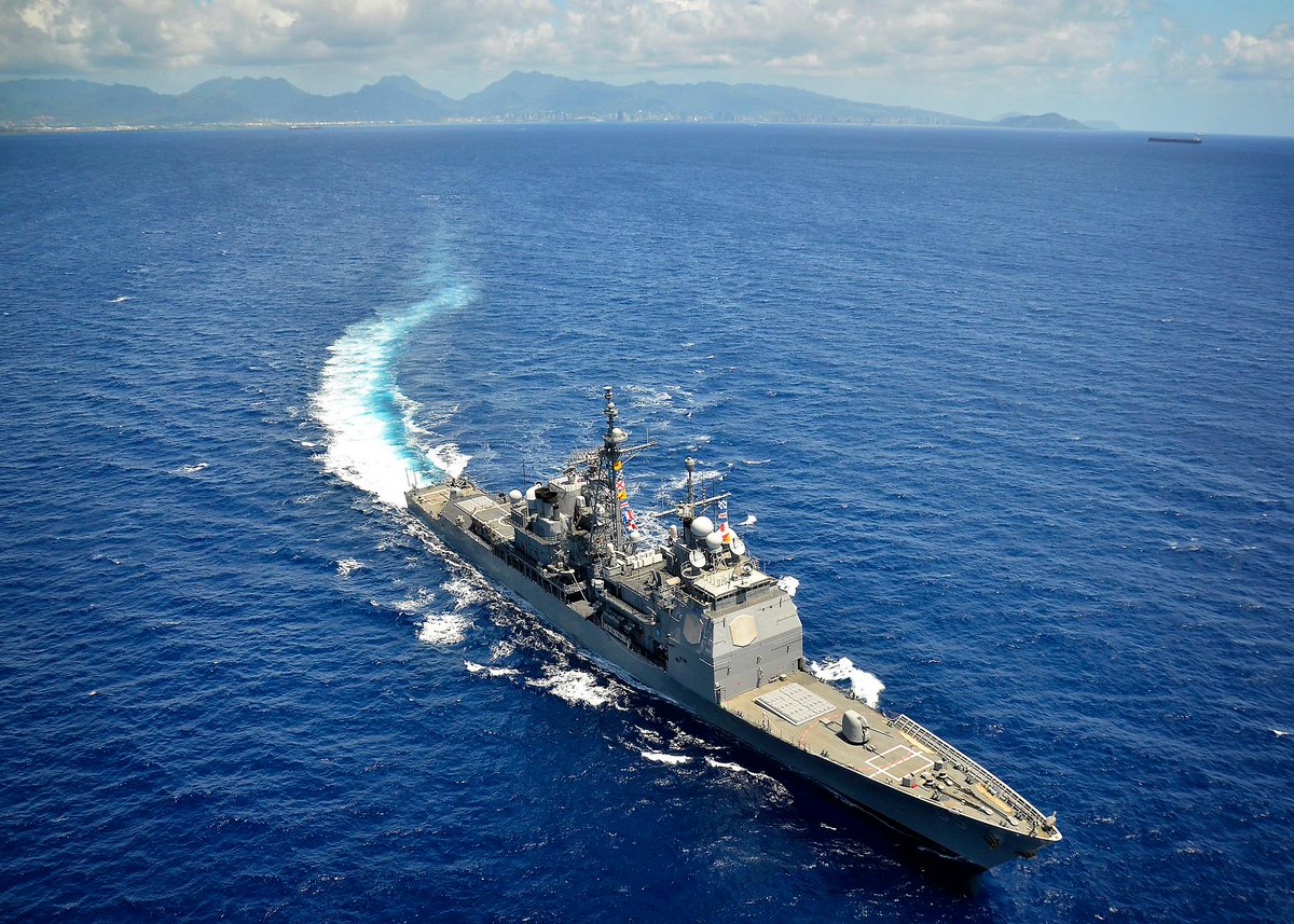 JointBasePHH's tweet photo. #TBT | March 2012
The #USSChosin (CG 65) conducting training off the coast of Oahu.
Chosin’s first and only homeport for, 25 years, was Pearl Harbor before departing for a homeport change to San Diego to begin the cruiser modernization program.
#TheWarDragon #USNavy #PACFLT https://t.co/k7ddUQ4Tdw