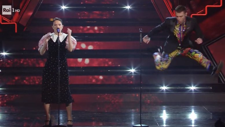 SAT3LLITEE's tweet photo. Mia madre              Io quando vedo 
                                Una cimice in terra #Sanremo2021 https://t.co/UX5JvIPgUi