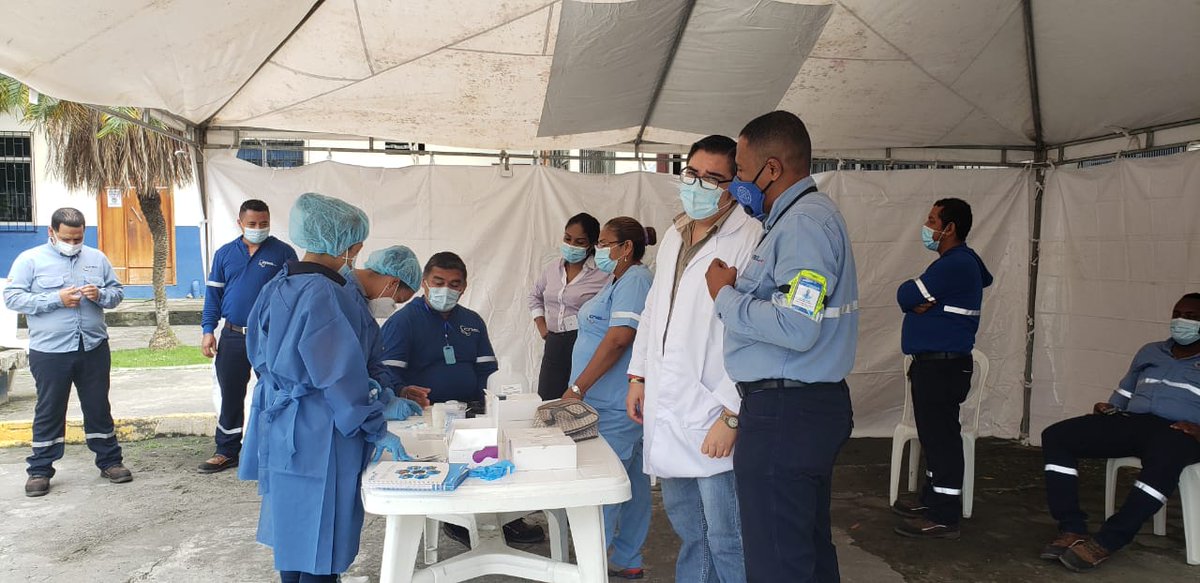 ComiteCNELEP's tweet photo. 👷👷‍♀️La unión hace la fuerza. Para precautelar la salud de los trabajadores se realizan pruebas de #COVID19 en @CNEL_EP UN Esmeraldas.

👏Felicitamos a la administración y a la dirigencia por la coordinación de esta acción preventiva en favor de los compañeros @CETRAEMELESA1 https://t.co/HHnTbhKBFE