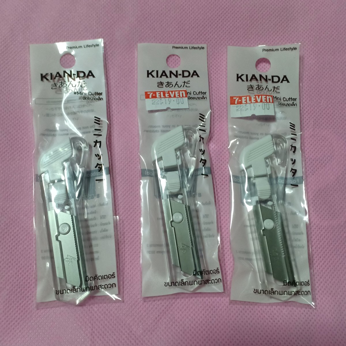 MeowNarak's tweet photo. #คัตเตอร์จิ๋ว #MiniCutter
#เครื่องเขียน #Stationery
#รีวิวเครื่องเขียน #รีวิวเซเว่น
#เครื่องเขียนเซเว่น #ของใช้น่ารัก
#เครื่องเขียนน่ารักๆ #ของสะสม
#KIANDA #19บาท #มินิคัตเตอร์
#Cutter #คัตเตอร์ #คัตเตอร์ใสใส https://t.co/ZTdVVu4aeK