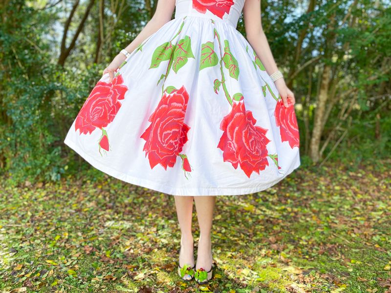 Dressed_App's tweet photo. New #ootd on the blog: I there was ever a dress fit for a fairy tale, this creation by Mr. Lucero would absolutely be it. 🌹
https://t.co/6tLkkdgE45
#vintageblog #vintageblogger #vintageinspired #vintagestyle https://t.co/GeZnJ920q3
