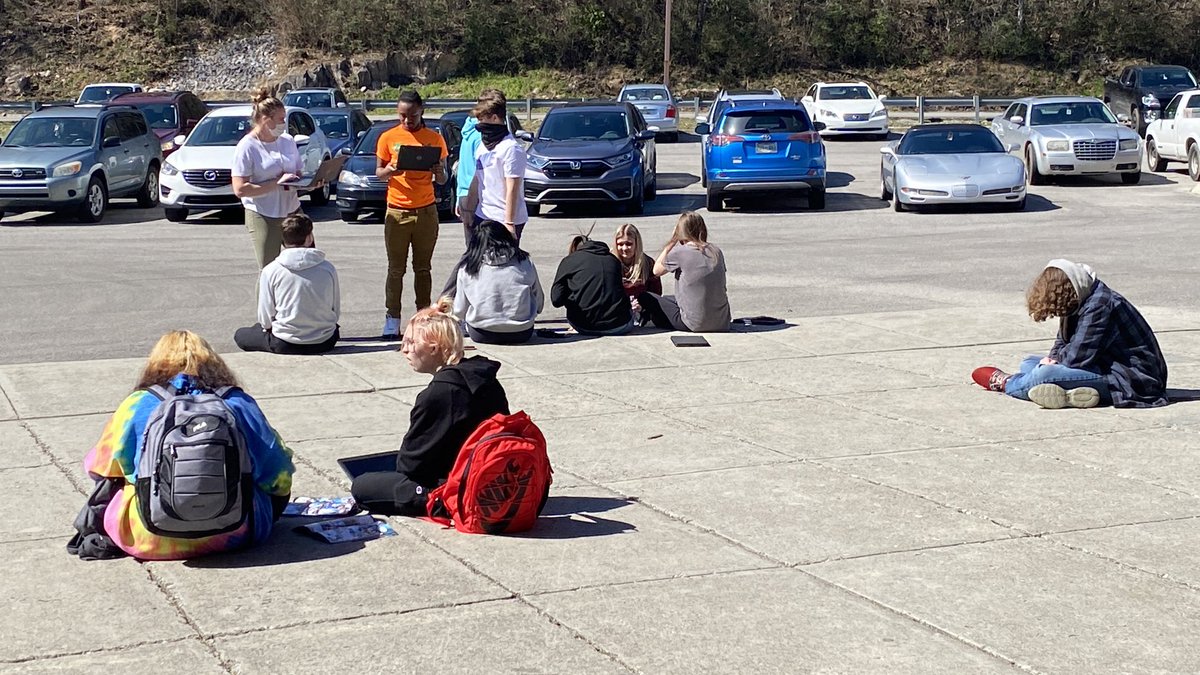 Ms. Bradshaw &amp; her kiddos took advantage of today’s sunshine. Vitamin D is good for the soul! #DragonPride #BetterTogether