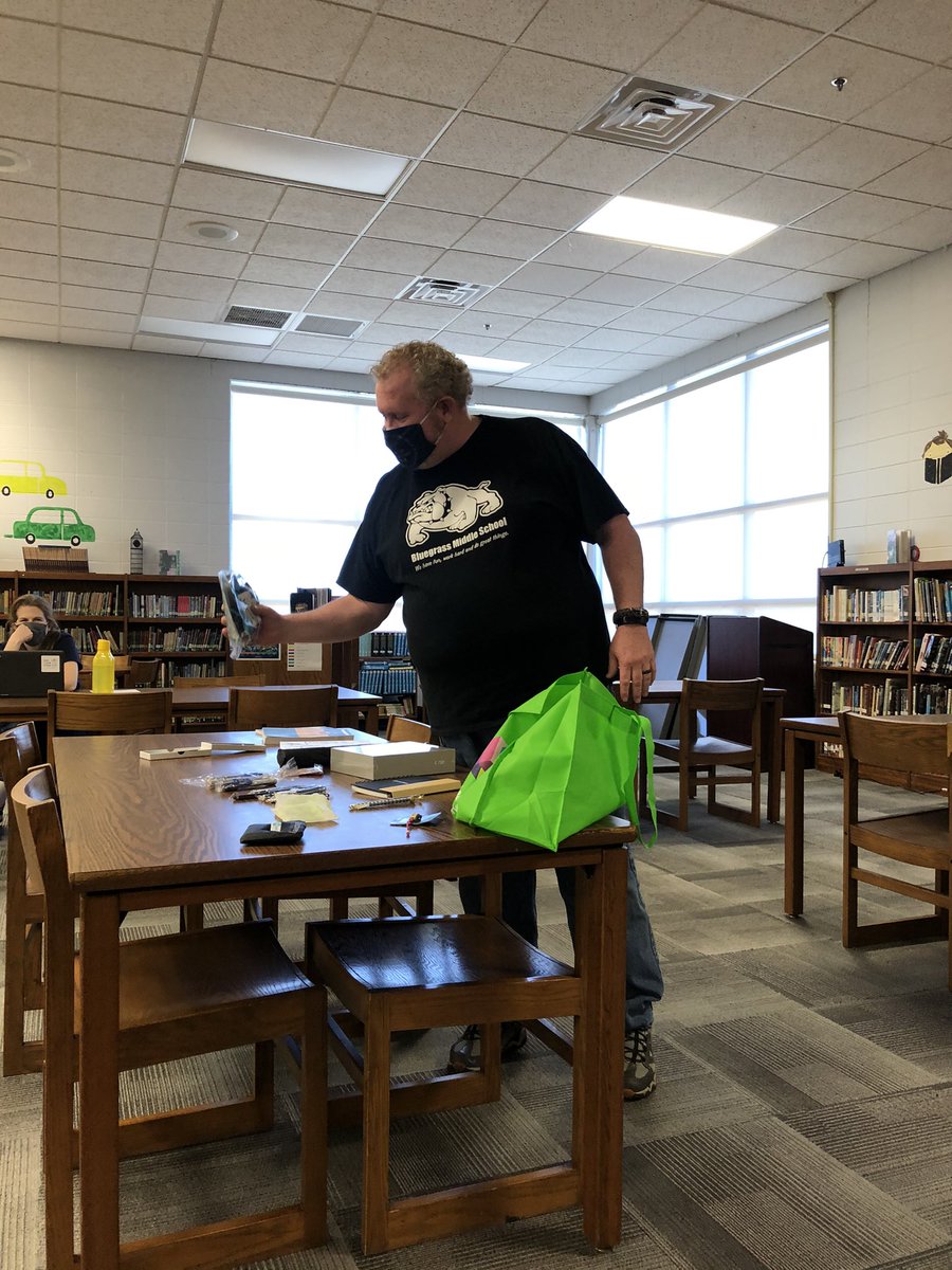 margie_findley's tweet image. Nearpod training with some of my teachers today. Let me tell ya, they got rather competitive on the Time to Climb activities. 😂 
Then, spin the wheel of names to win prizes☺️ #Nearpod #TopDawgs #classtools @BluegrassDawgs