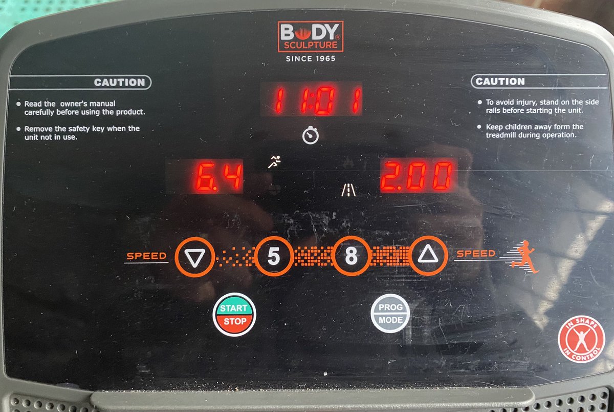 cotty_2k's tweet photo. 2K on the treadmill today doing just enough to keep the streak going. Then hot tub, massage and ice to keep the legs fresh for the weekend
#runchat #ukrunchat #running #NDRC #recovery #craptreadmillrun #runstreak #Run58 https://t.co/eQ9puG41ax