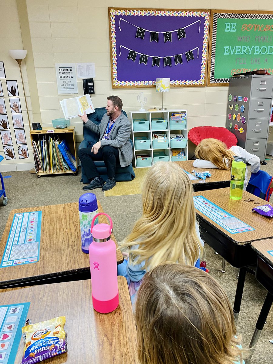 Grateful for a principal who will take time out his busy schedule to come read to my class! Thank you @DonavanDeBoer! The kids loved it!
#parkerpride