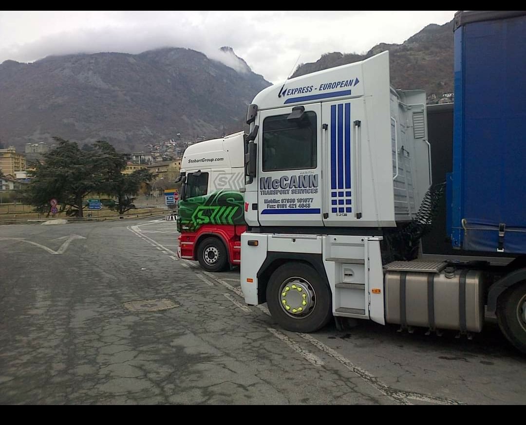 McCannTrans's tweet photo. Throwback Thursday, a European professional and a Stobart truck π #Italianalps #mccanncan #eatsleeptransportrepeat https://t.co/lVTNeVszPV
