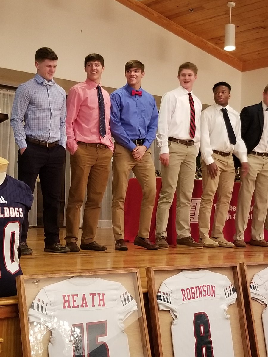 MGHall15's tweet image. Had our 2020 Football banquet tonight... some great fellowship some highlights a few awards for the guys! Proud of mine! Thanks to the coaches and seniors...Cant wait for this season! #letsgodogs #14 @_gavinhall14 @lilhall03  @BrannonUsher @ToombsFootball1 @PlayBookAthlete