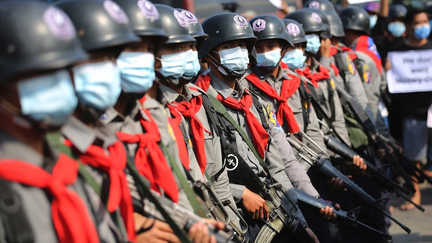 KenRoth's tweet photo. Australia's military discovers that "training" the Myanmar military in human rights law when it makes no effort to hold soldiers accountable for violations (such as mass atrocities against Rohingya) is worse than useless. It provides cover for abuse. https://t.co/bR2Ehkajq2 https://t.co/AuCWxGVSu4