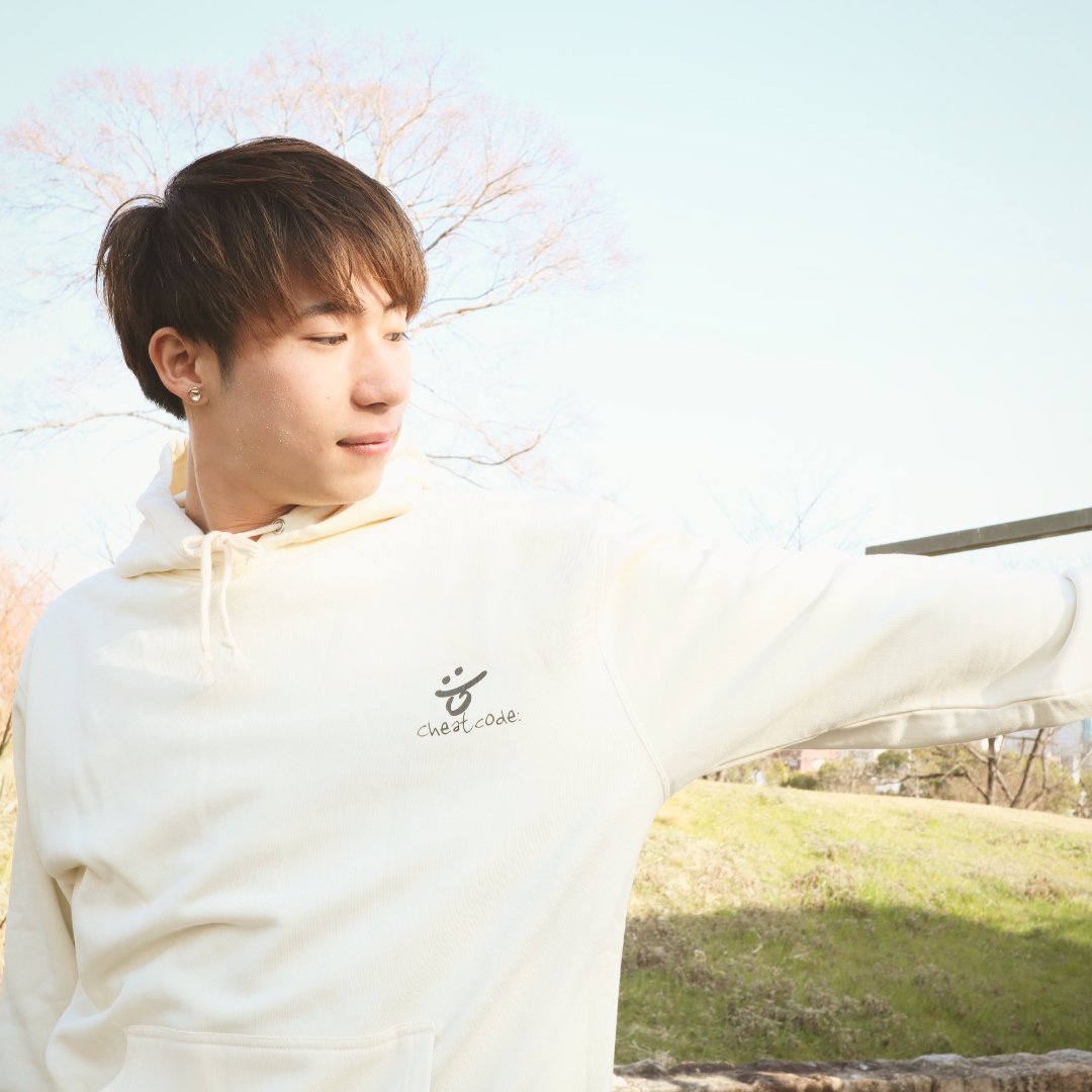 Cheatcode_error's tweet image. 【photo】
c(: Hoodie BEIGE

model:@satochen_ 

近日中に新作販売と合わせて過去作の再販します。