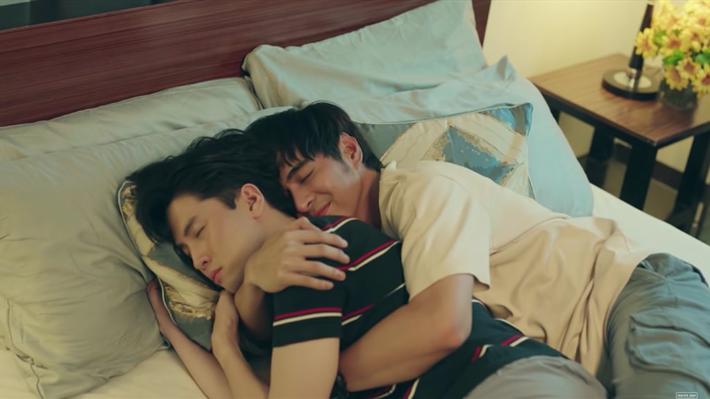 OutsidersMMO's tweet photo. James: *more more emote huhu I just wanna be held eme huhu sadboi only*

Dale: *ngiting tagumpay yehboi dizizit*

#MeetMeOutsideEp5 https://t.co/zTLCKfBtix