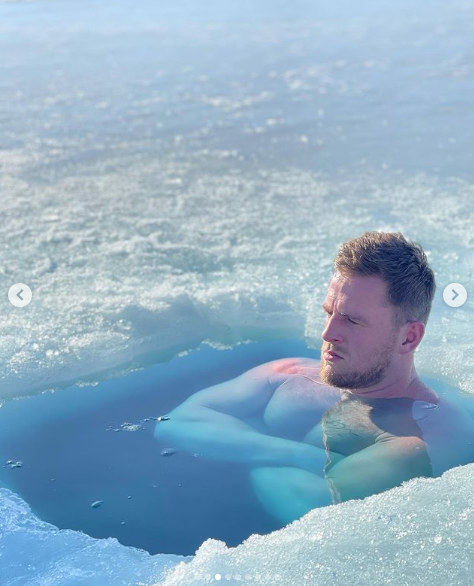 MySportsUpdate's tweet photo. The Watt brothers are just different.

This is what they call "post-workout recovery." 

(via @JJWatt / IG) https://t.co/5H7gjOumQx
