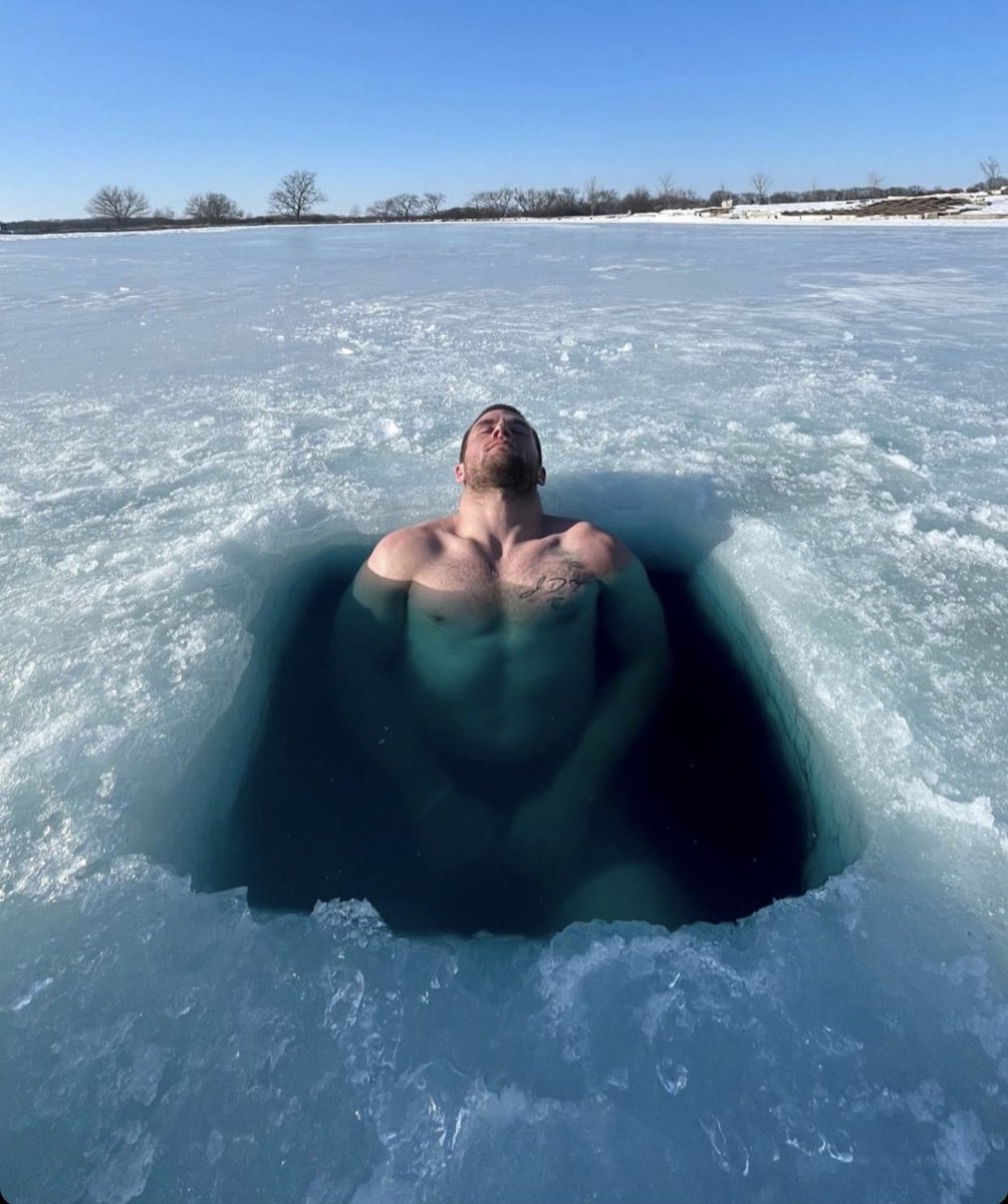 MySportsUpdate's tweet photo. The Watt brothers are just different.

This is what they call "post-workout recovery." 

(via @JJWatt / IG) https://t.co/5H7gjOumQx