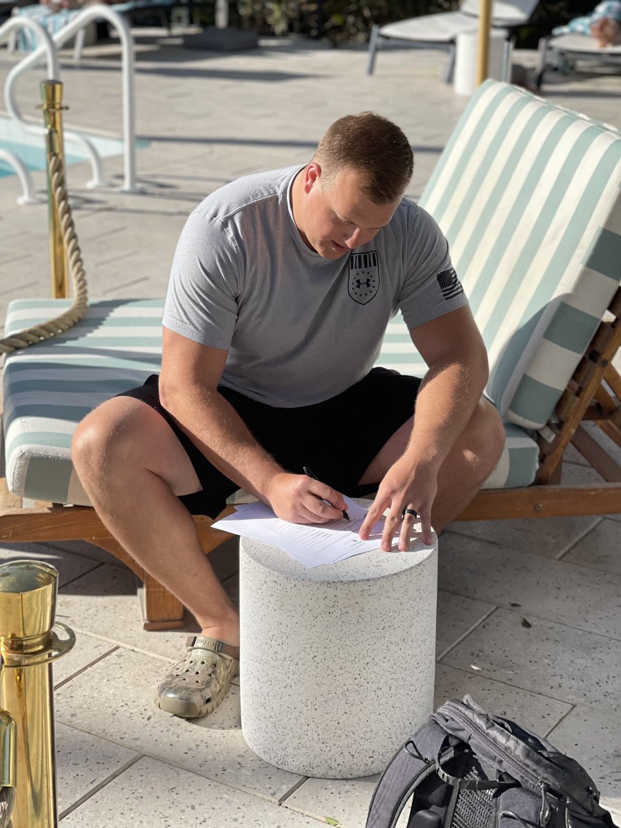 What a day! A second pool side signing of the day. <a href="/JCHassenauer/">J.C. Hassenauer</a> heading back to <a href="/steelers/">Pittsburgh Steelers</a>. Congrats my dude. Well deserved. <a href="/TeamIFA/">Team IFA</a>