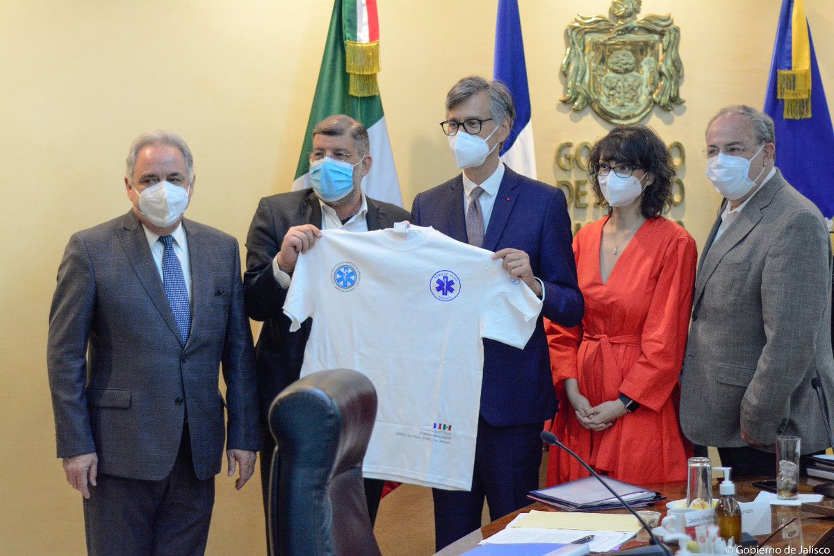 FranciaenMexico's tweet photo. ▶️ un convenio entre los hospitales de París @APHP, #SAMU94 y @saludjalisco para desarrollar una evaluación de los sistemas de formación prácticos y académicos del personal operativo y administrativo, en atención a los pacientes en urgencias hospitalarias y prehospitalarias https://t.co/CN23YSxGTF