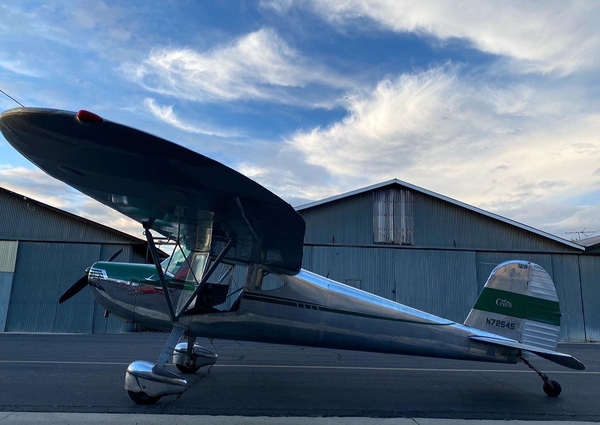 crapwhereaminow's tweet photo. The best little sunset cruiser #aviation #miniwagon #cessna #cessna140 https://t.co/2TOkyk0H7a