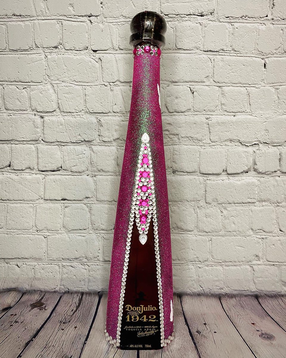 soleil__rose's tweet photo. Easy raffle for this one of a kind Playboy Bunny customized Don Julio 1942 tequila bottle! Follow the steps below to enter:

1) send $10: cashapp $kayleebarnard or Venmo @ KayleeBarnard
2) Follow my Instagram @ kingcustoms_bykay 
3) Check back on March 20th to see if you won!! https://t.co/wG3A0yc6Ld