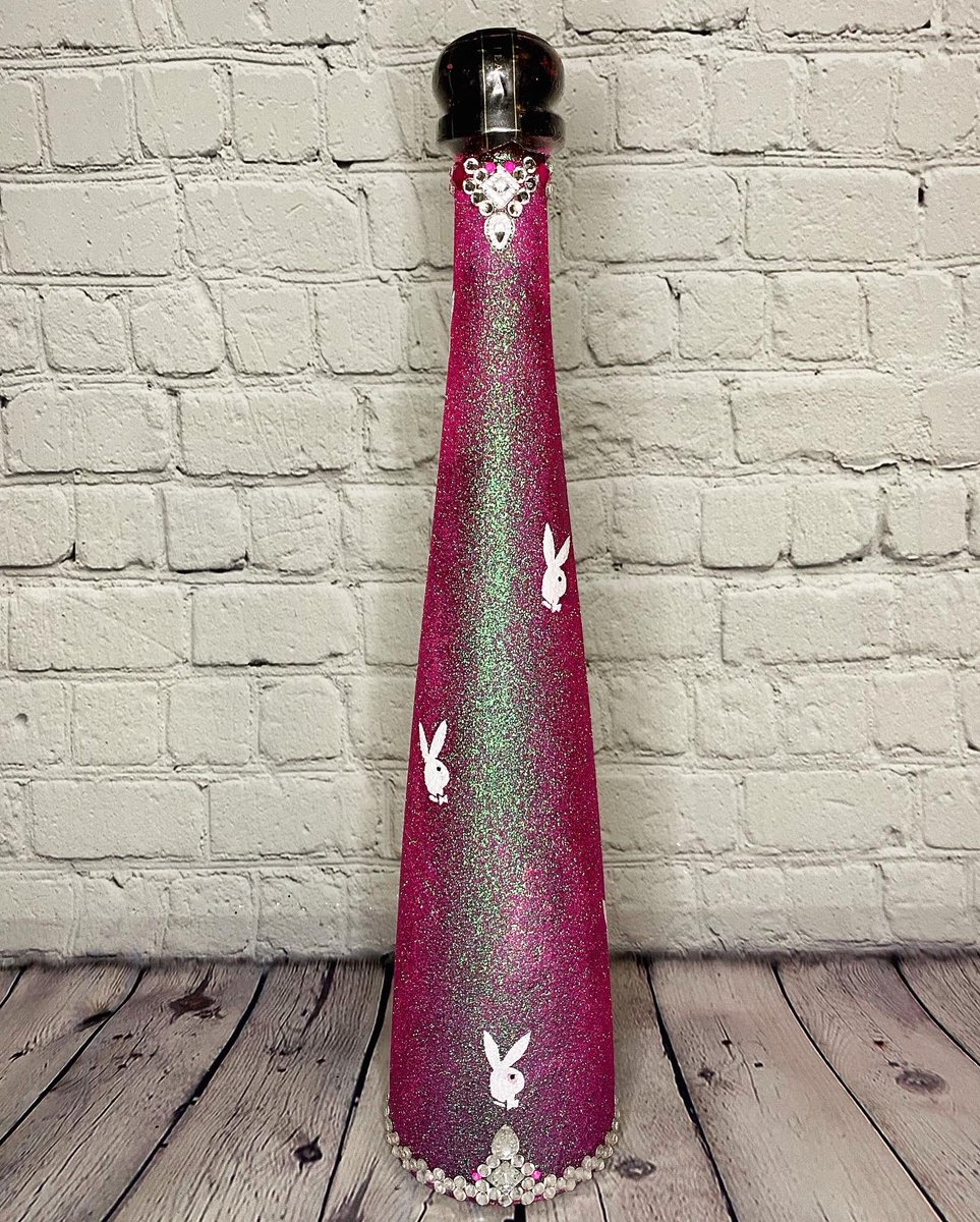 soleil__rose's tweet photo. Easy raffle for this one of a kind Playboy Bunny customized Don Julio 1942 tequila bottle! Follow the steps below to enter:

1) send $10: cashapp $kayleebarnard or Venmo @ KayleeBarnard
2) Follow my Instagram @ kingcustoms_bykay 
3) Check back on March 20th to see if you won!! https://t.co/wG3A0yc6Ld