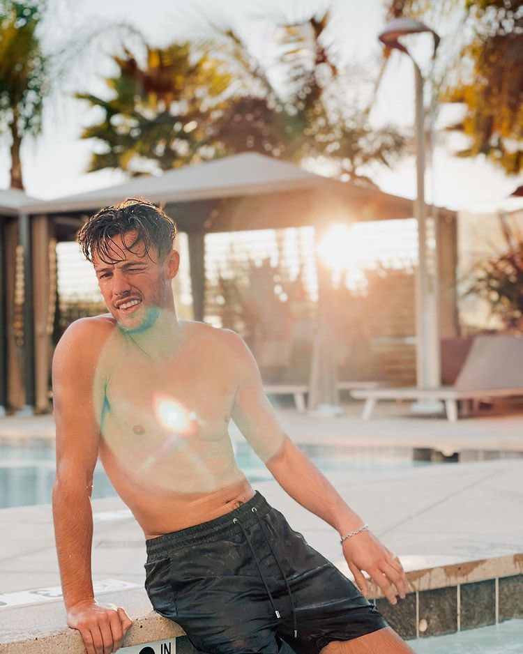 Celeb_Sexual's tweet image. #CameronDallas