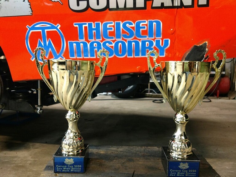 bacmwlocal7's tweet image. #throwback: On the far left, BAC Local 7 member Chad Lang, Theisen Masonry was part of the Open Checkbook Racing Team. They had a clean sweep that night and took 2nd in points racing Late Models at the Colorado National Speedway last summer.