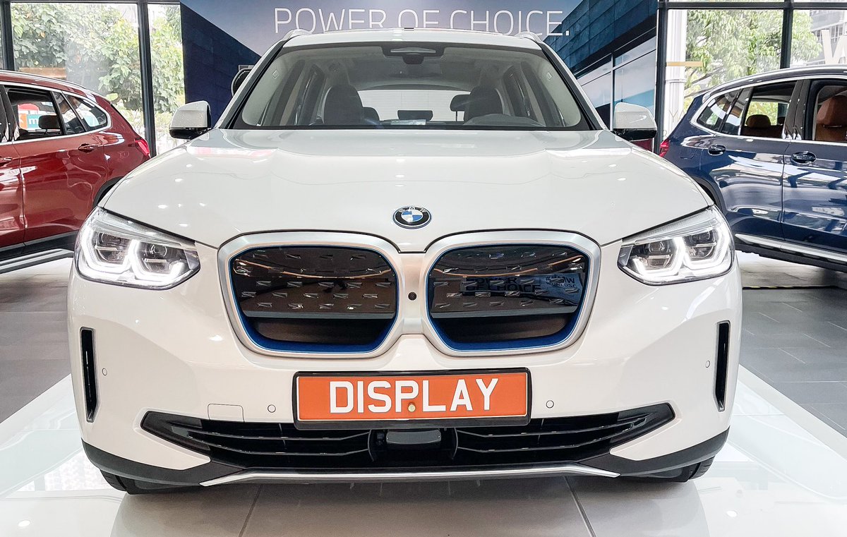 RocketMeows's tweet image. #iX3 in e house! What do you think of its appearance? Does it looks like a SUV?