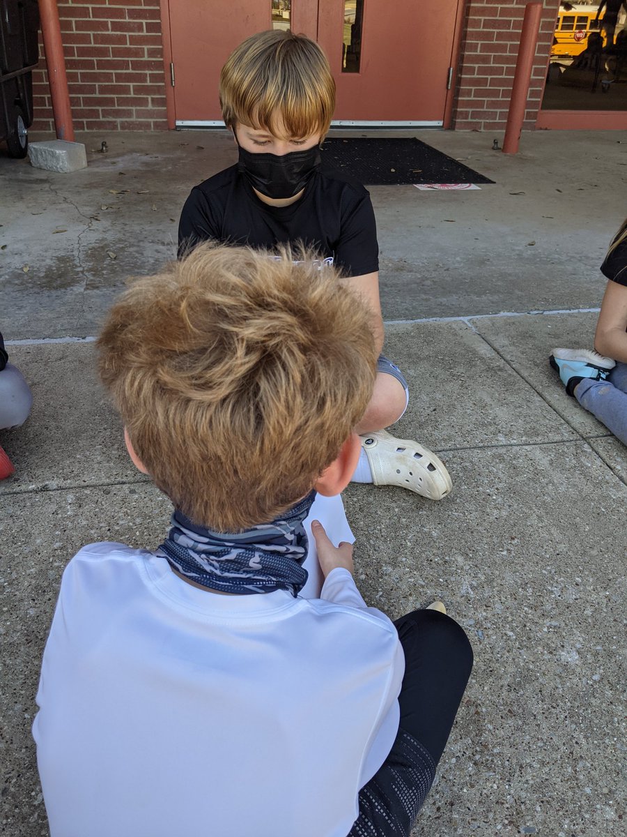 ErinGerdes's tweet photo. So impressed listening to third grade writers speed share their persuasive stories with peers! 💙🤠❤️ https://t.co/GWYp7w8u51