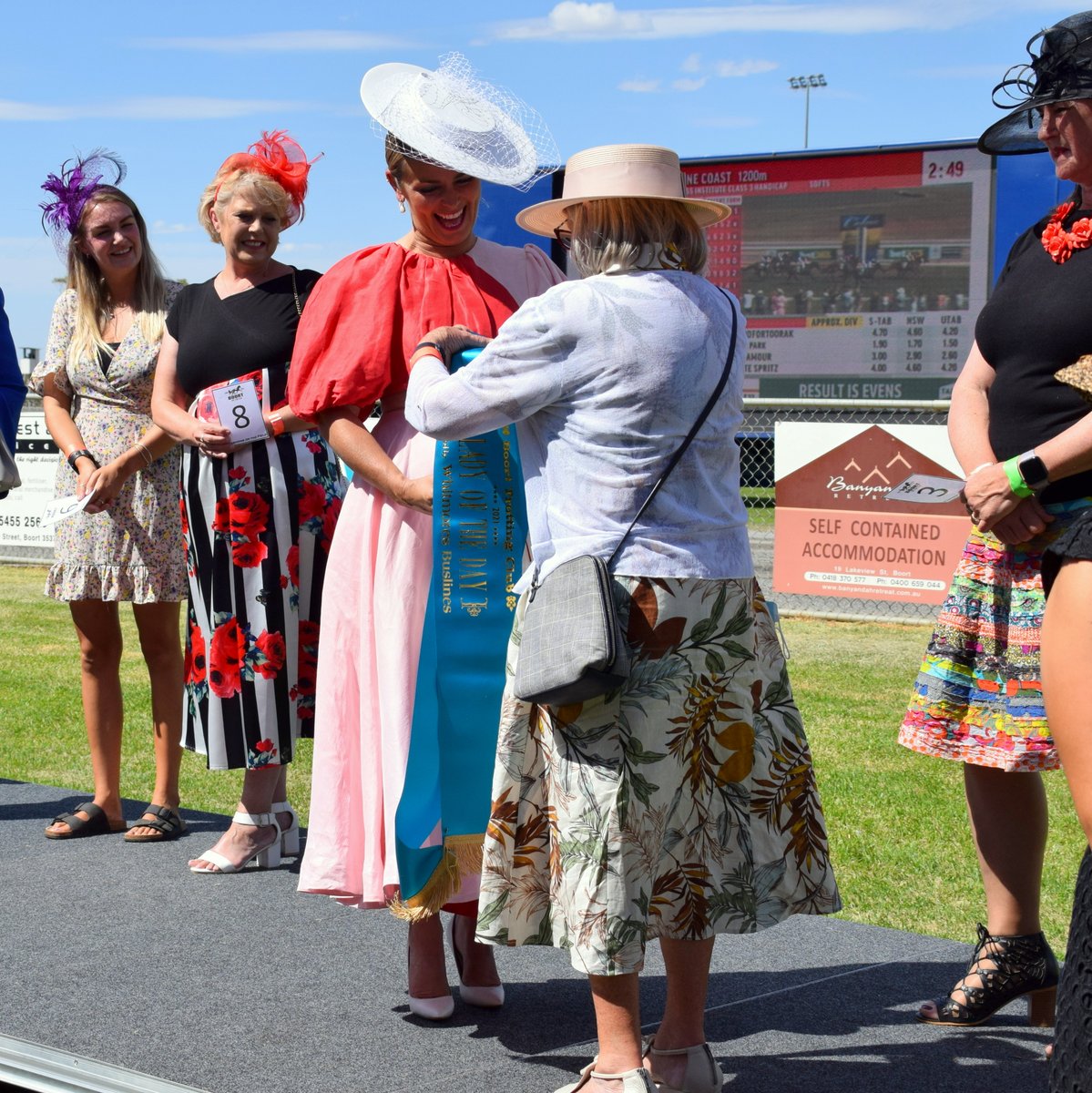 Have you seen the fashionistas from our Sunday cup meeting yet? Take a look here: facebook.com/media/set?vani…