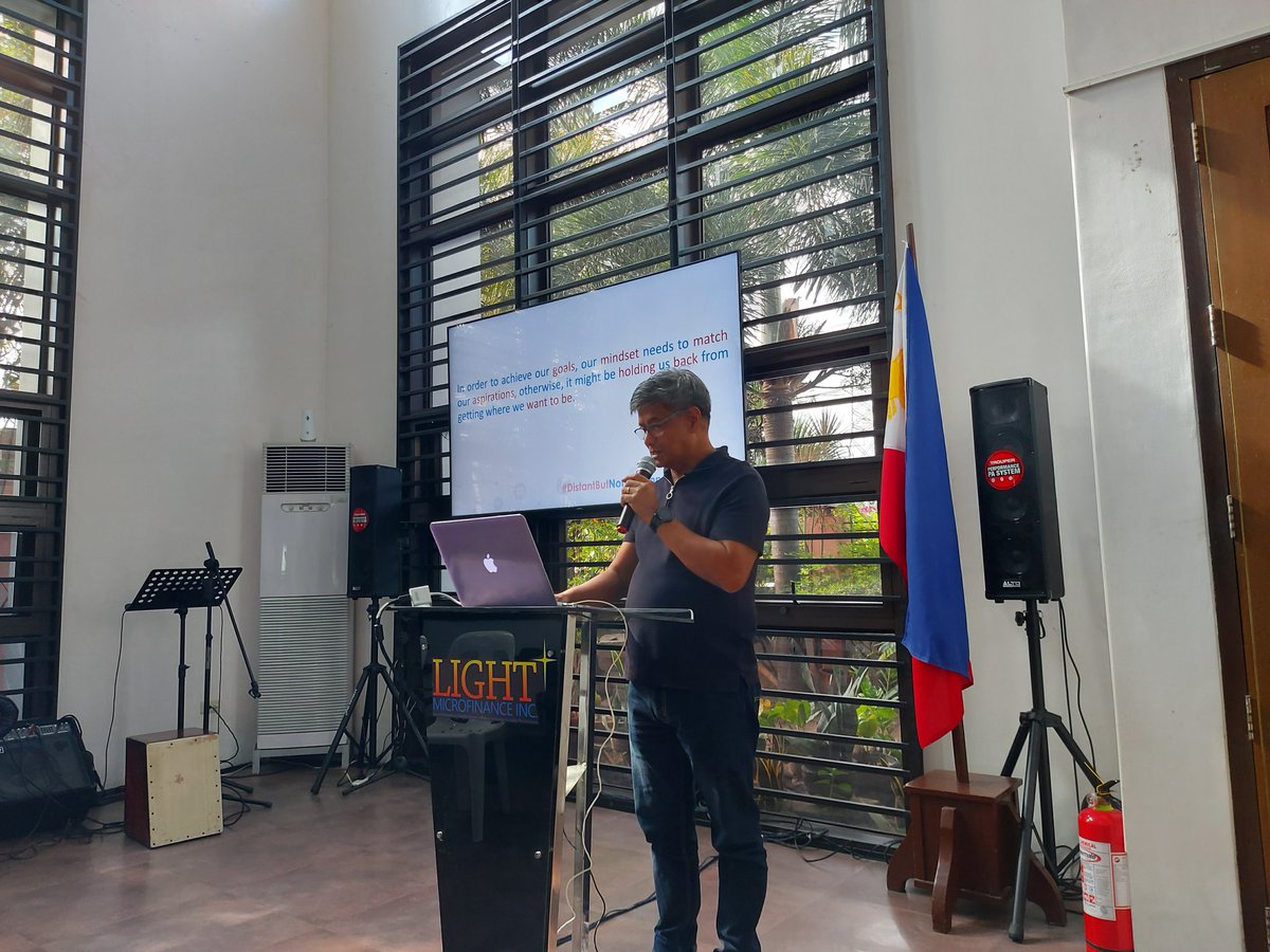 LIGHT_MFI's tweet image. ATM: Noel Alipio, LIGHT President, discussing the &quot;7 Ways to Level Up Your Mindset,&quot; before starting today&apos;s session.

#LearnwithLIGHT