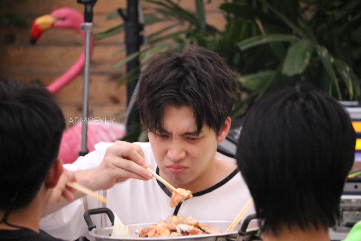 mmmmoeyly's tweet photo. สุขสันต์วันเกิด ขอให้ได้กินของอร่อยๆนะ 😂
#BestWishesMean23rd https://t.co/lOZh6HhWA7