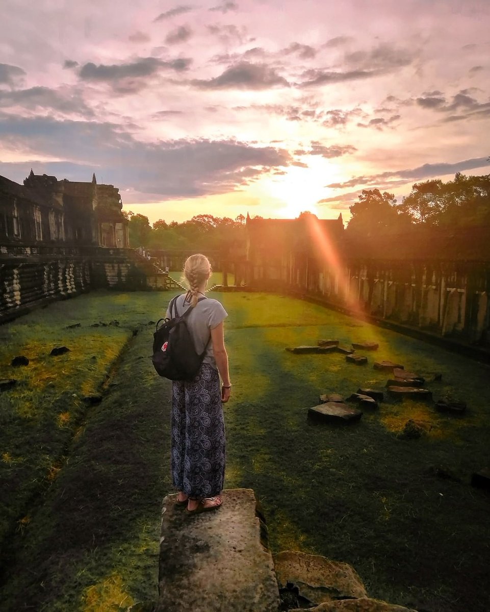 One of the best things about experiencing the sunrise at Angkor Wat, is to see the magnificence of the temple coming to light. 🌄🌅 The morning sun gives this place a special colour and it's just spectacular. 😍✨⁠
.
📸 Photo by @mybackpacktrip.de (IG)
🌏 siemreap.net/visit/angkor/t…