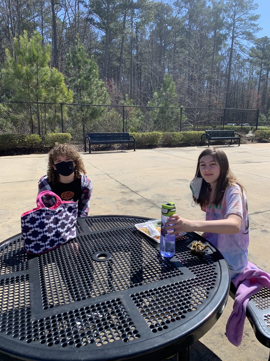 mrswood92's tweet photo. Rewarding high quiz grades with an outdoor lunch on this beautiful day! 💙☀️ #DaretobeaMaverick @McClureMavs https://t.co/c7H3G5FAGy
