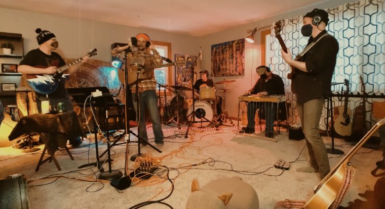 This week's video is live on the Instagram page . . . A run thru Bob Dylan's 'To Be Alone With You' from his classic 1969 release "Nashville Skyline". Give it a spin if you have 2:42 of free time 🍻